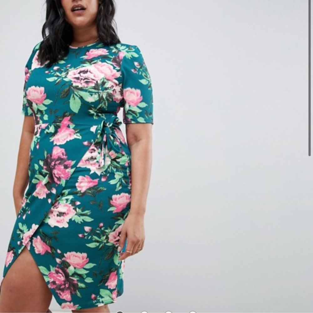 Brand new ASOS Plus Pretty Little Thing Dress🌸